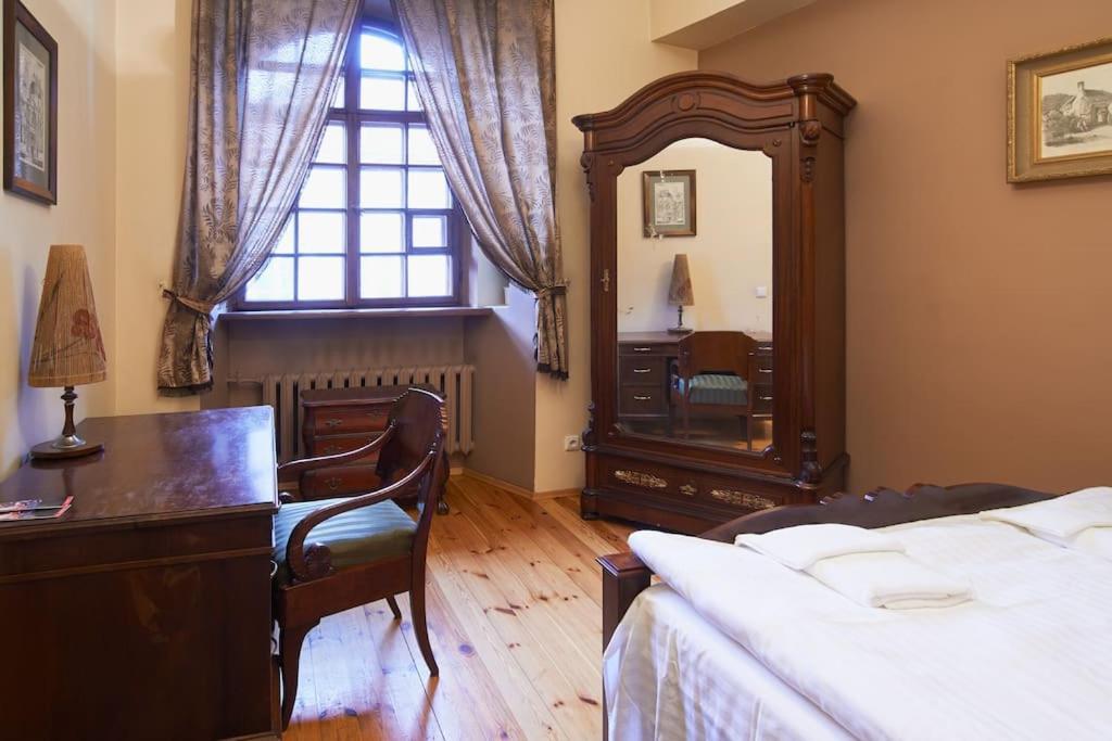 Cozy Apartment In Gothic Style House In The Heart Of The Old Town วิลนีอุส ภายนอก รูปภาพ